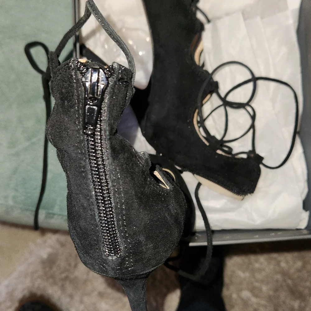 VINCE CAMUTO Suede Heels - Picture 4 of 6